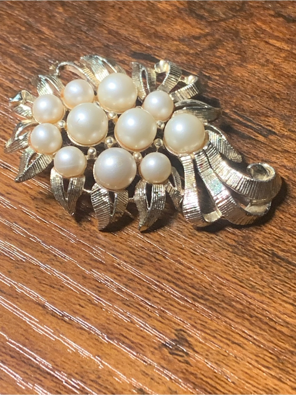 Classic Faux Pearl Cluster Brooch in Gold Tone